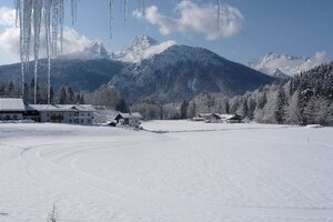 Winterstimmung am Balkon der Ferienwohnung im Gästehaus Salzgau